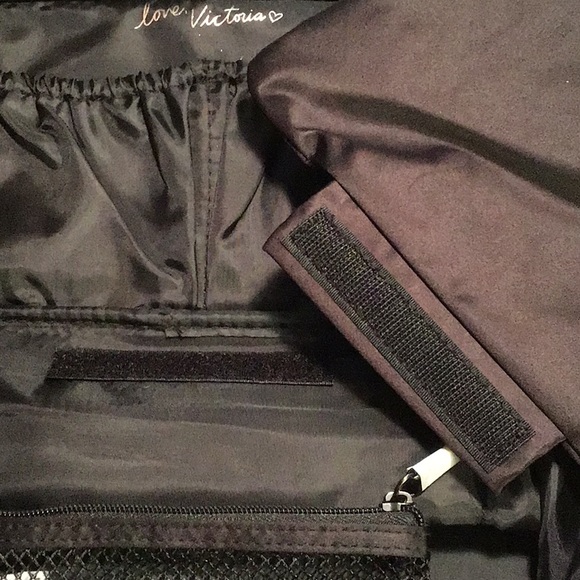 Victoria’s Secret 3 pcs travel case w/ satin cloth - Picture 6 of 7